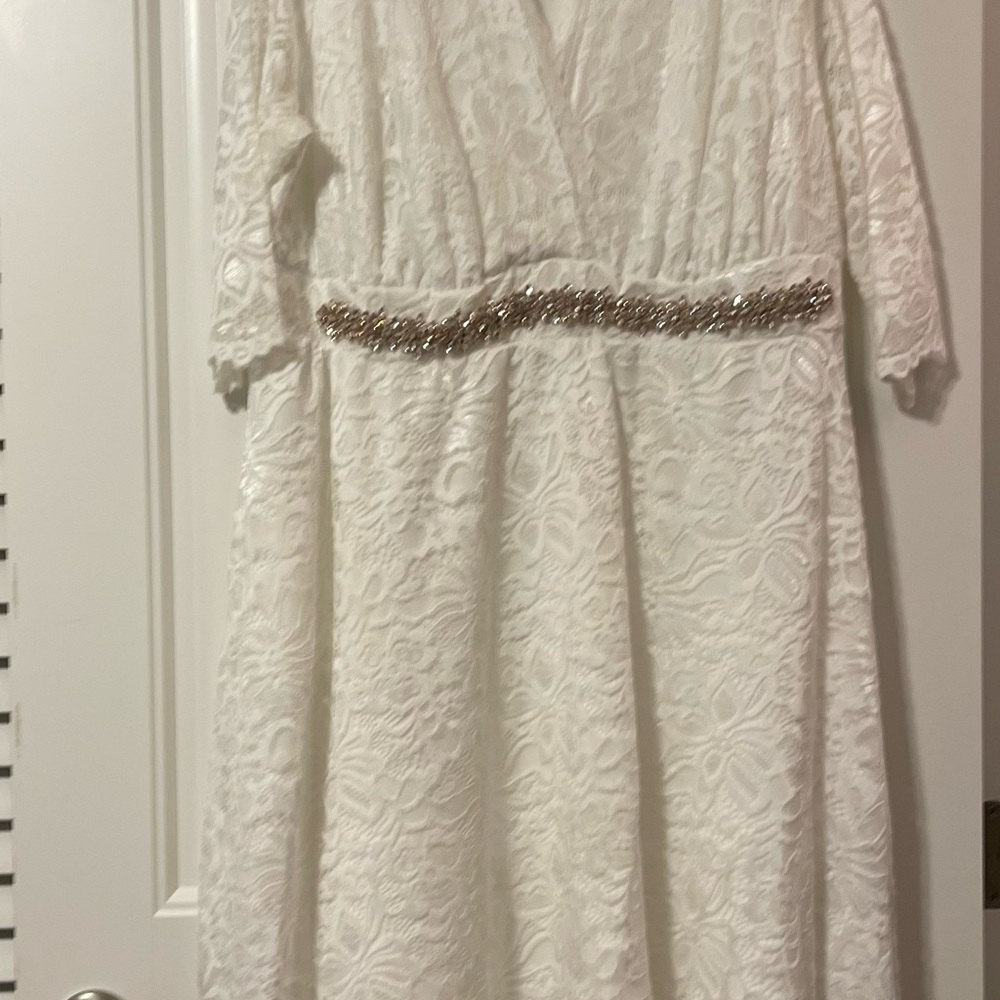 Plus size wedding dress  pit to pit 21” length 42 “